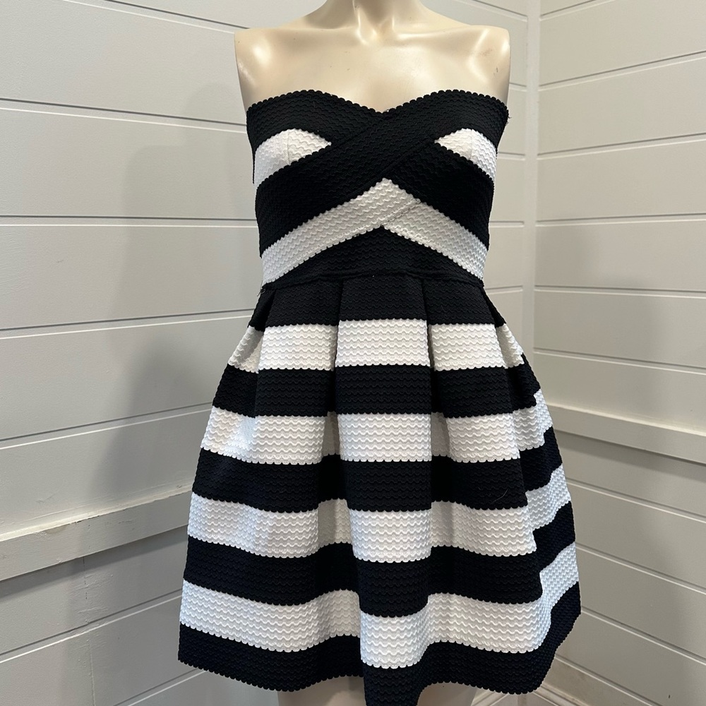 Sans Souci black and white strapless dress